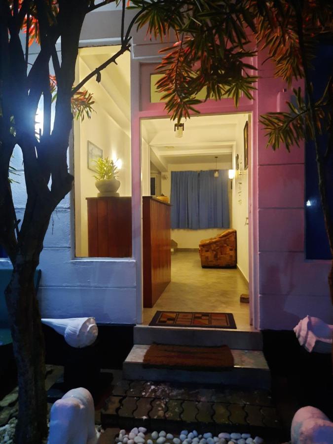 White Surfing Beach Resort Unawatuna Exterior foto