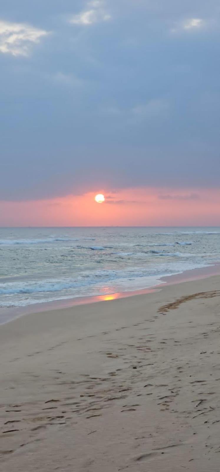 White Surfing Beach Resort Unawatuna Exterior foto