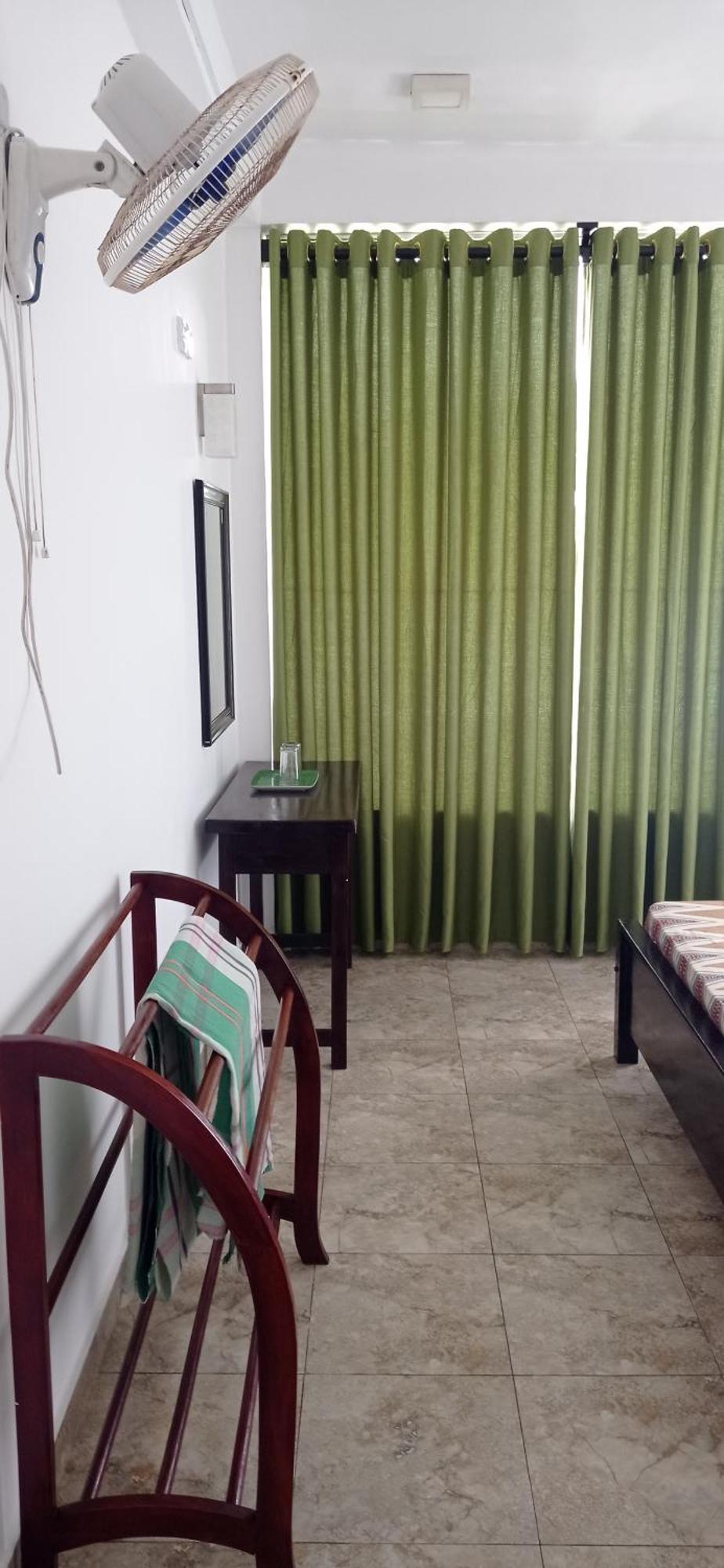 White Surfing Beach Resort Unawatuna Exterior foto